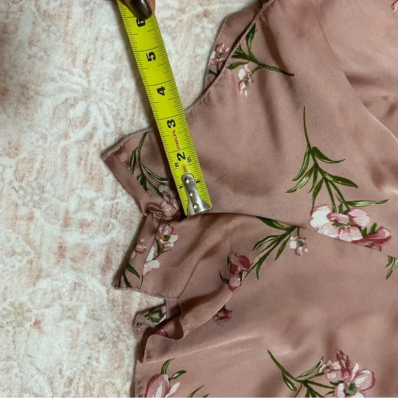 Silky Satin Floral Flowy Romper 🌸 - Picture 5 of 7